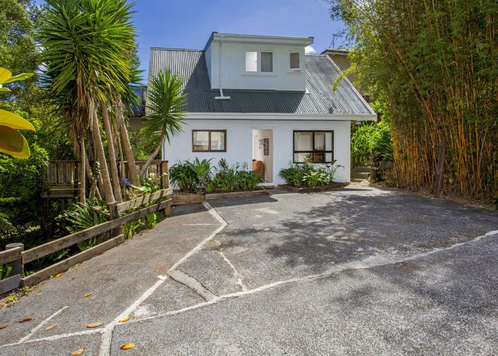  at 34 The Avenue, Albany, North Shore City, Auckland
