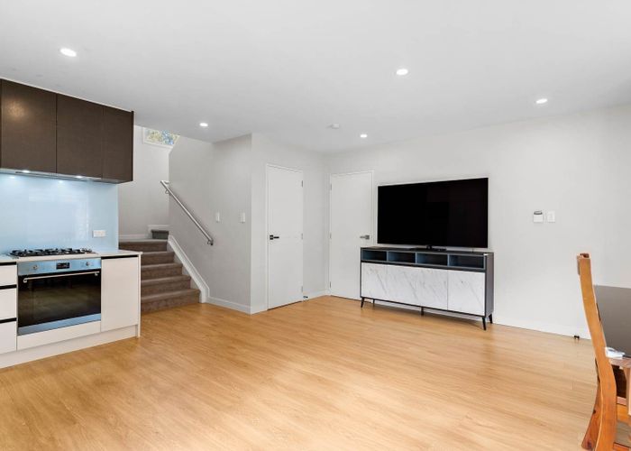  at 8 Seaside Place, Pakuranga, Manukau City, Auckland
