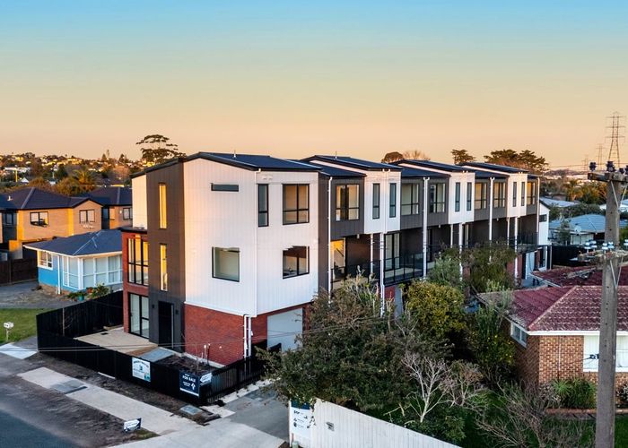 at 3/32 Tiraumea Drive, Pakuranga, Manukau City, Auckland