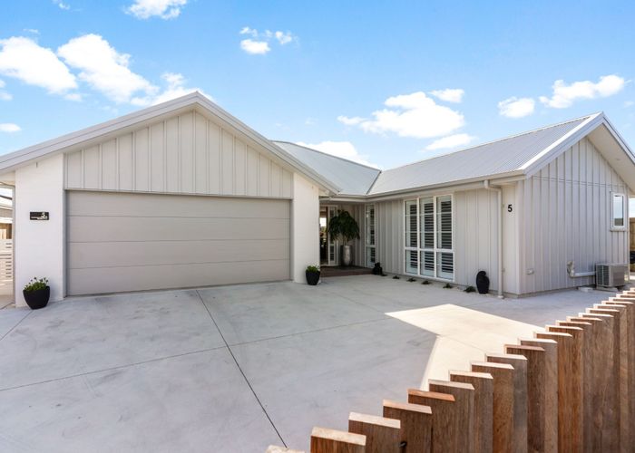  at 5 Serrata Close, Papamoa Beach, Papamoa