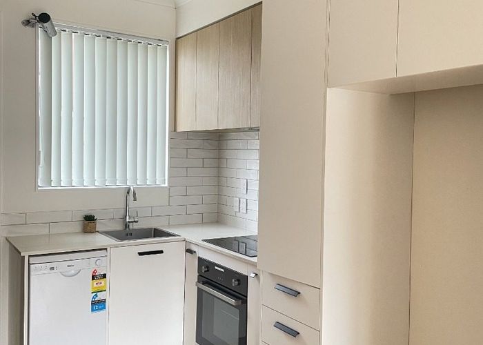  at 19 Mahalo Avenue, Manukau, Manukau City, Auckland