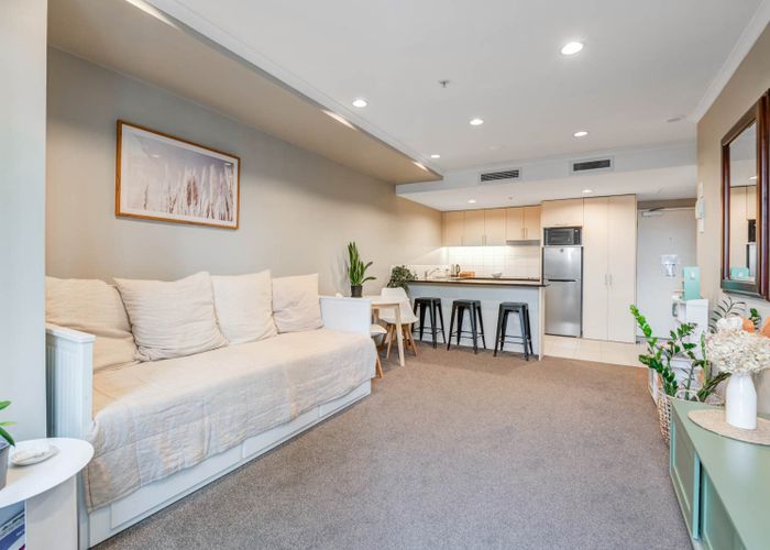 at 210/9-17 Byron Avenue, Takapuna, North Shore City, Auckland