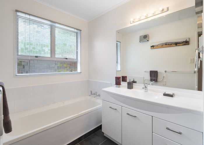  at 18 Clifton Terrace, Fitzherbert, Palmerston North, Manawatu / Whanganui