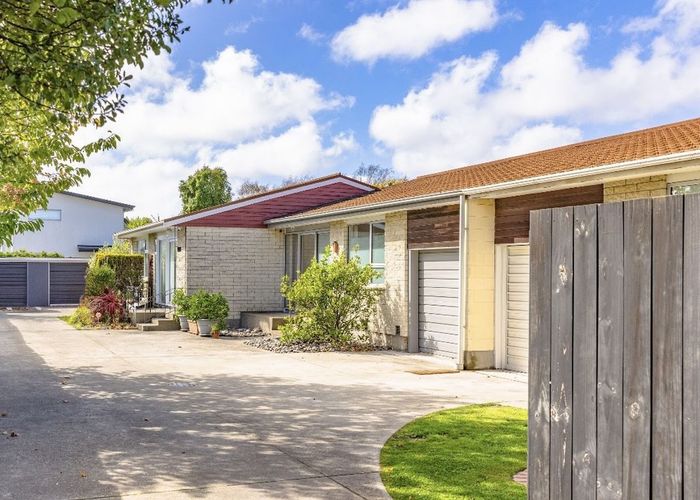  at 2/104 Picton Avenue, Riccarton, Christchurch City, Canterbury