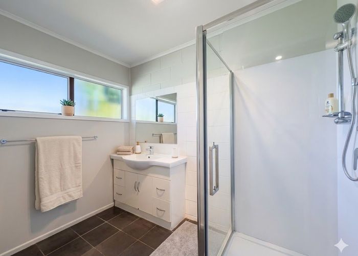  at 2/21 Cleek Road, Mangere East, Manukau City, Auckland