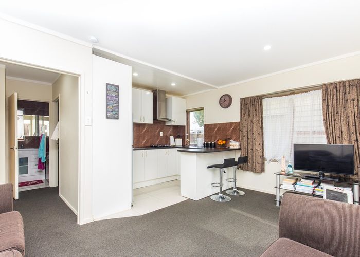  at 2/7 Huber Street, Weymouth, Auckland