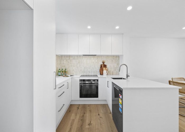  at 1-2/16 Bass Street, Woolston, Christchurch City, Canterbury