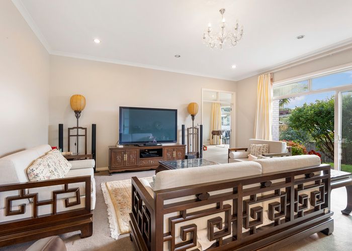  at 33 Borneo Drive, Fairview Heights, Auckland