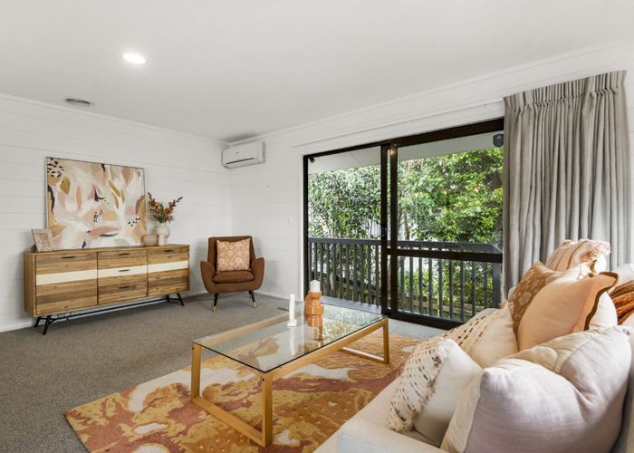  at 2/21 Tahu Crescent, Sunnynook, North Shore City, Auckland
