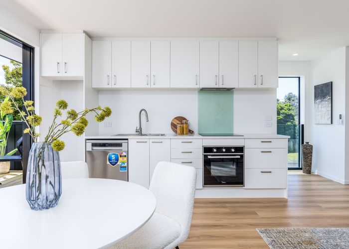  at 52 Lauderdale Road, Birkdale, North Shore City, Auckland