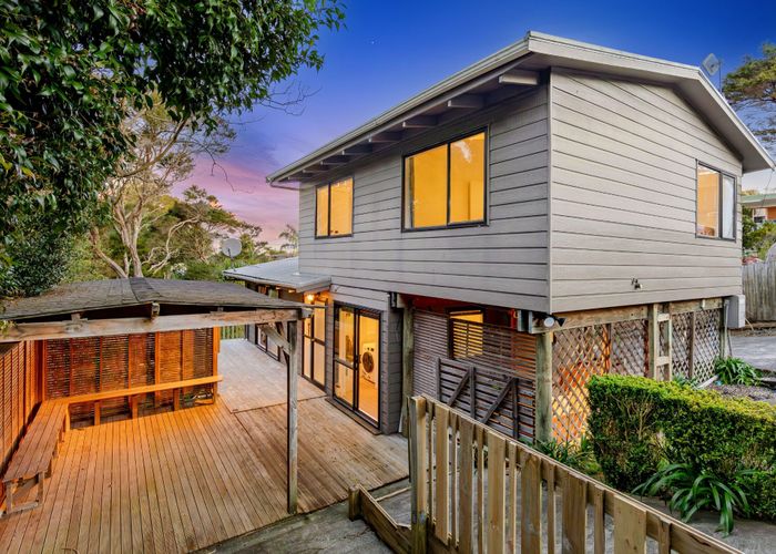  at 2/104 Ocean View Road, Northcote, Auckland