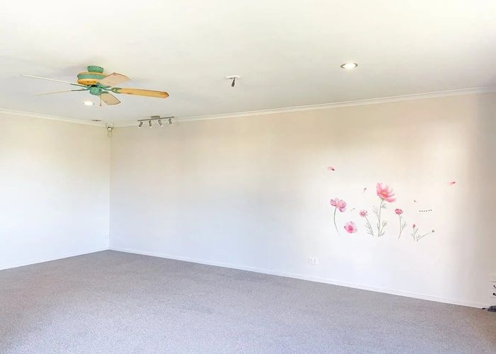  at 1 Summerland Drive, Henderson, Waitakere City, Auckland