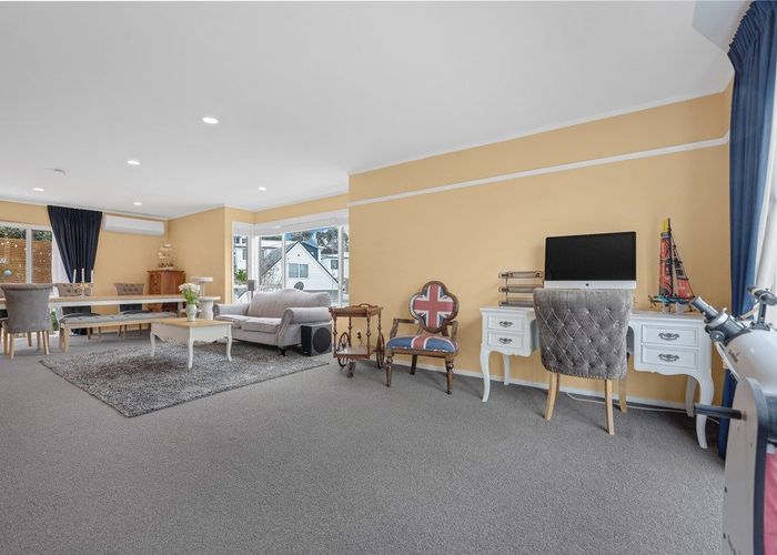  at 2/11 Heron Place, Pakuranga Heights, Auckland