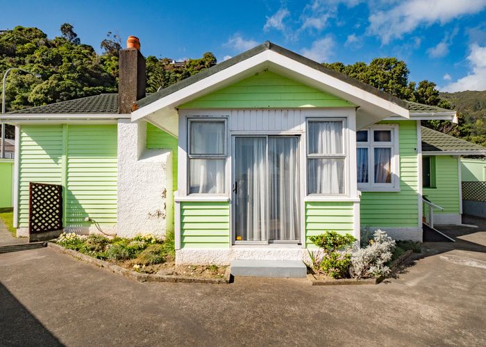  at 3 Marine Parade, Eastbourne, Lower Hutt