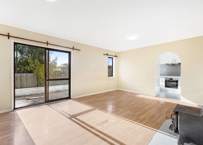  at 2/25 Ballater Place, Highland Park, Manukau City, Auckland