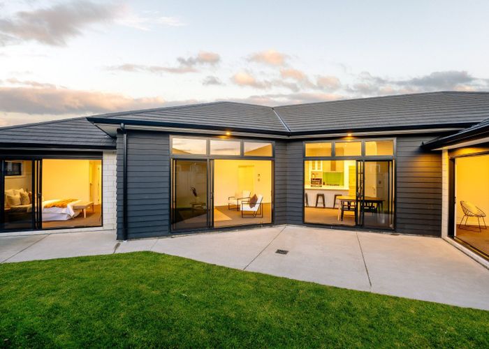  at 16 Helen June Avenue, Flagstaff, Hamilton