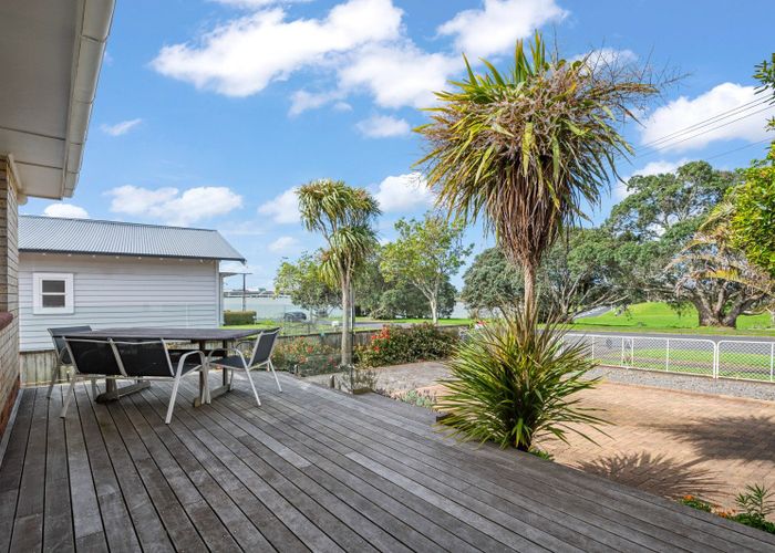  at 9 Shortt Avenue, Mangere Bridge, Manukau City, Auckland