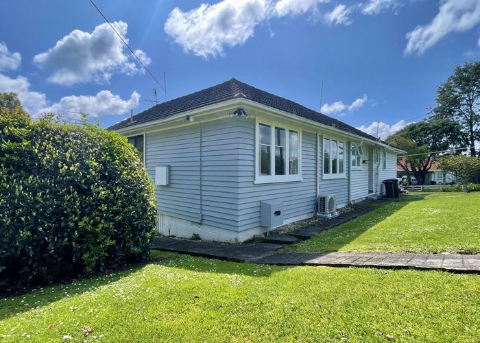  at 4 Novar Place, Point Chevalier, Auckland