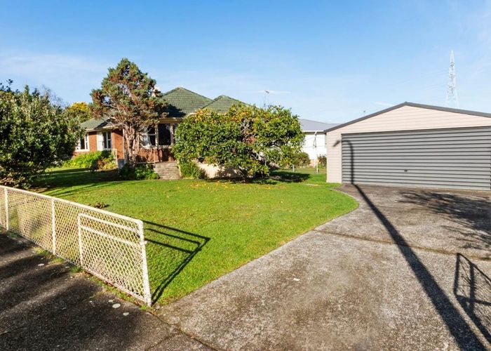  at 2 Oberon Place, Avondale, Auckland