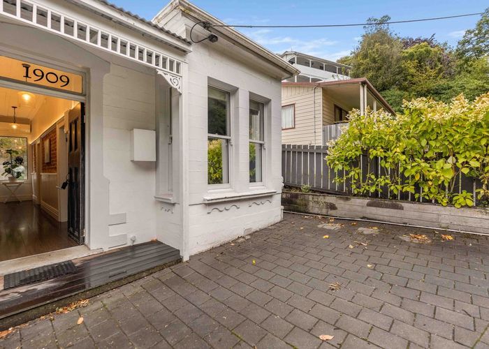  at 21 Serpentine Avenue, City Centre, Dunedin, Otago