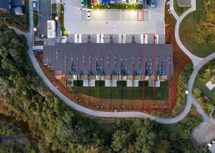  at 20 Beach Road, Te Atatu Peninsula, Auckland