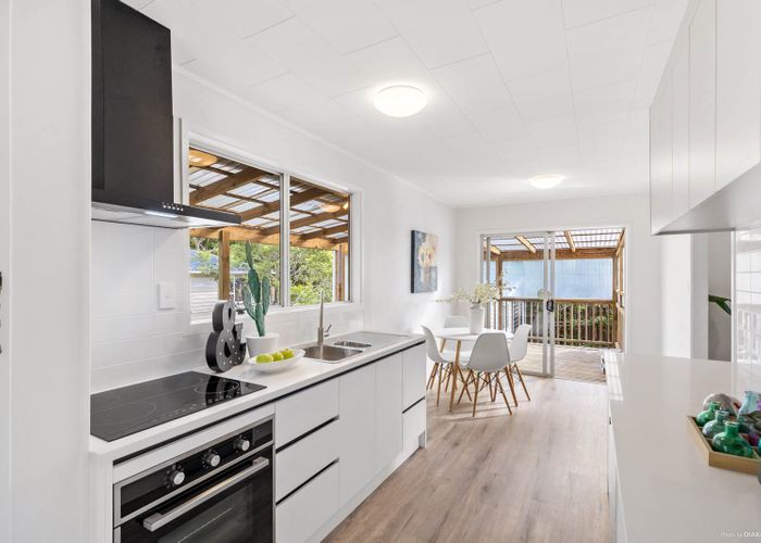  at 27 Contessa Drive, Glenfield, Auckland