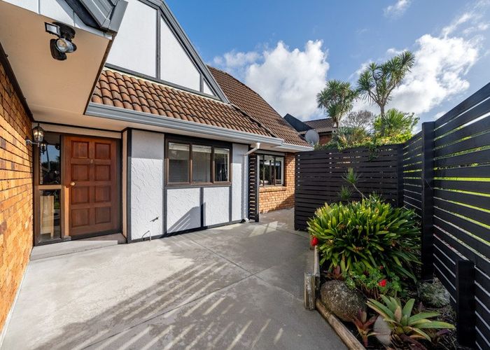  at 4 Citation Way, Botany Downs, Manukau City, Auckland