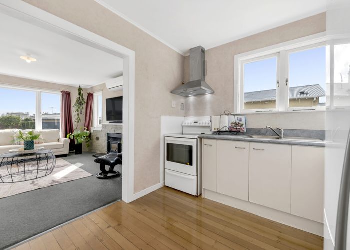  at 2/85 Manuroa Road, Takanini, Auckland