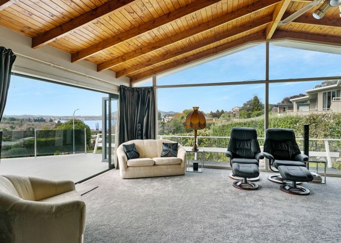  at 8 Scenic Heights, Acacia Bay, Taupo