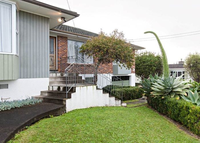  at 8 Camellia Place, Mount Roskill, Auckland City, Auckland
