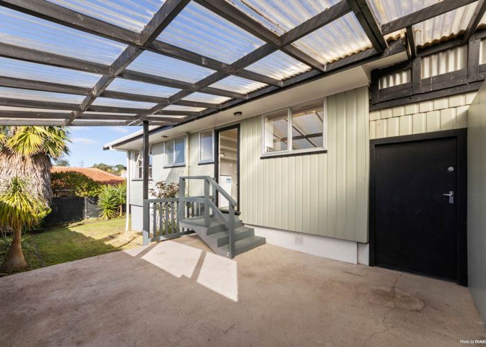  at 2/34 Reynella Drive, Massey, Waitakere City, Auckland