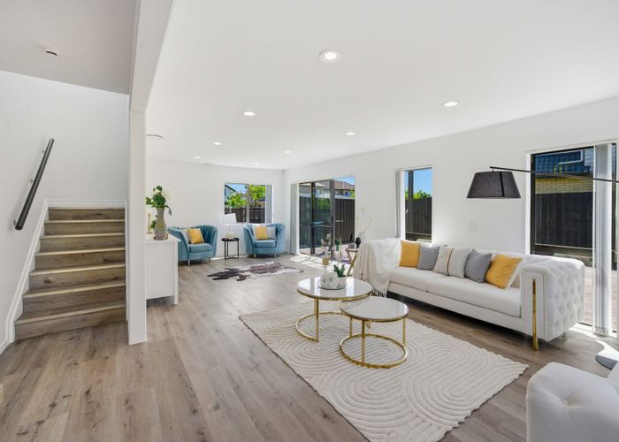  at 9 Bordeaux Parade, Te Atatu South, Waitakere City, Auckland