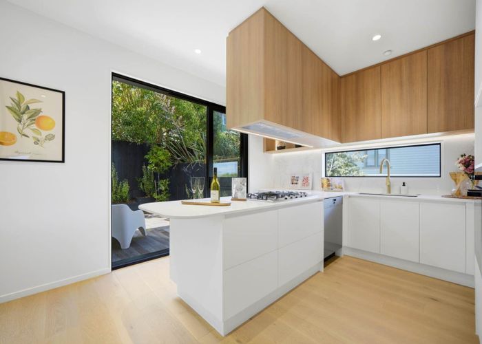  at 2/1 Montana Avenue, Murrays Bay, North Shore City, Auckland