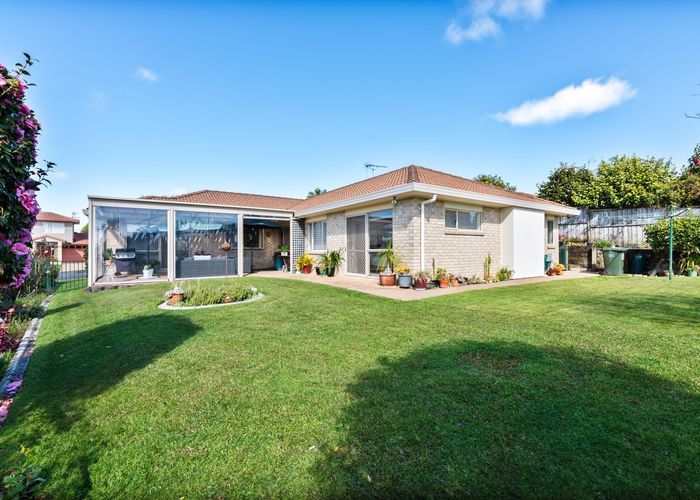  at 5 Highfields Terrace, Henderson, Waitakere City, Auckland
