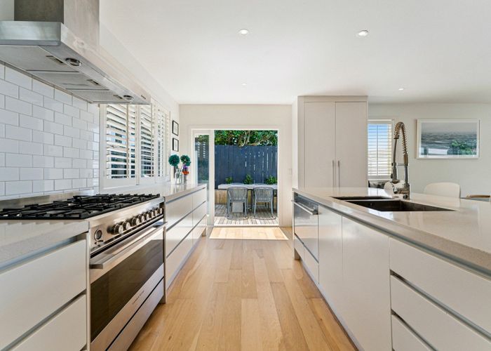  at 8 Alfred Street, Northcote Point, North Shore City, Auckland