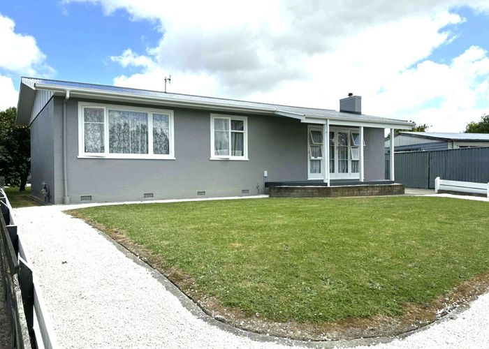  at 4 Mokau Place, Terrace End, Palmerston North, Manawatu / Whanganui