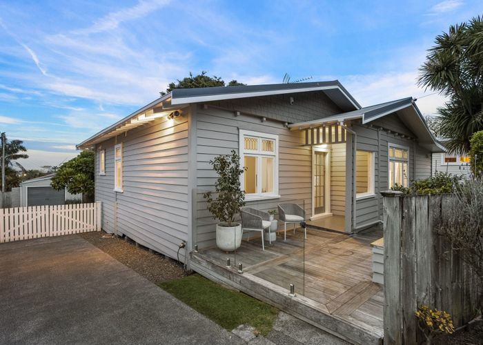  at 2/7 Mountain Road, Mount Wellington, Auckland
