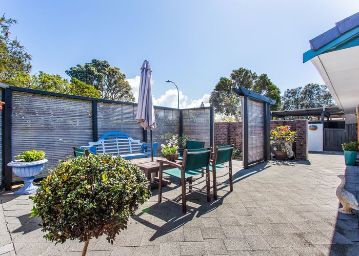  at 2/3 Tyrian Close, Half Moon Bay, Auckland
