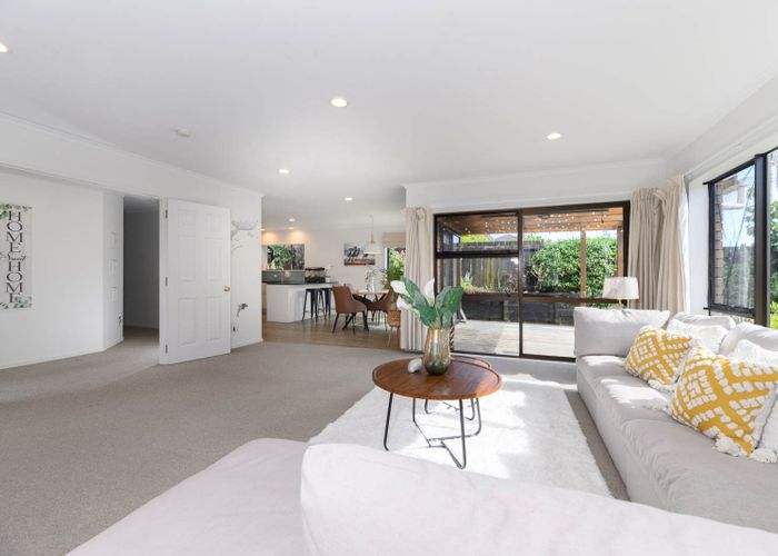  at 1/11 Javelin Place, West Harbour, Auckland