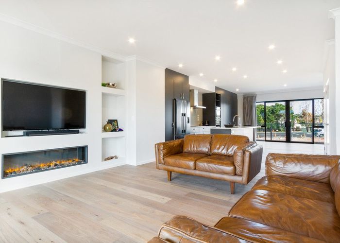  at 8b Kerswill Place, Pakuranga, Manukau City, Auckland