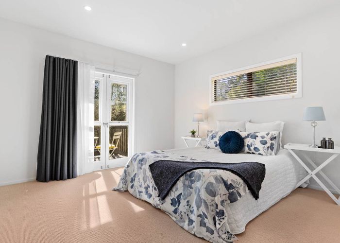  at 2/660 Beach Road, Browns Bay, North Shore City, Auckland