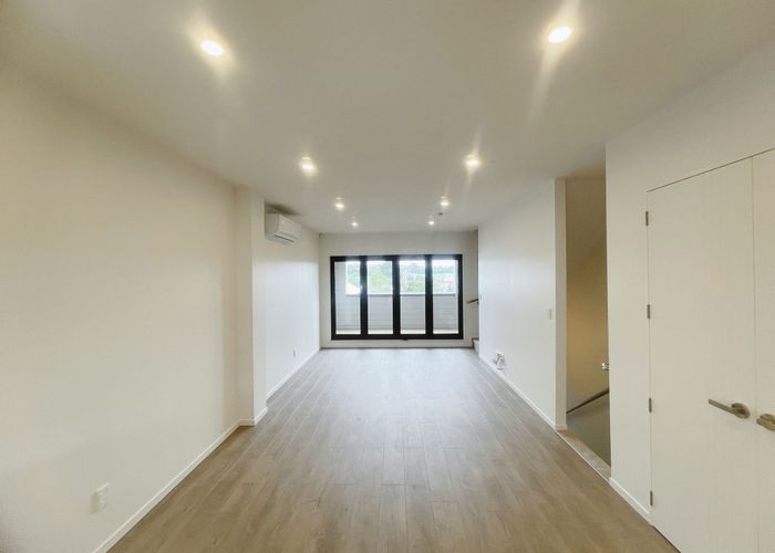  at 2/701 Hillsborough Road, Mount Roskill, Auckland City, Auckland