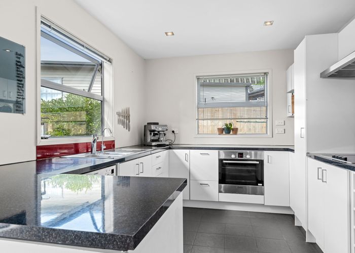  at 14E Maple Crescent, Whalers Gate, New Plymouth