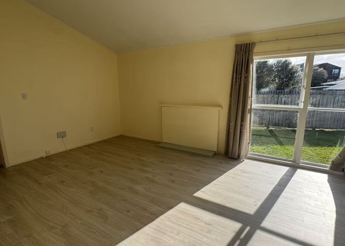  at 21 Normandy Place, Henderson, Auckland