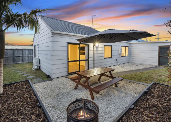  at 2/52 Tironui Road, Takanini, Auckland