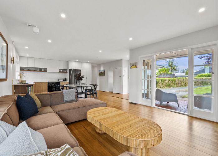  at 16 Eversleigh Road, Belmont, Auckland