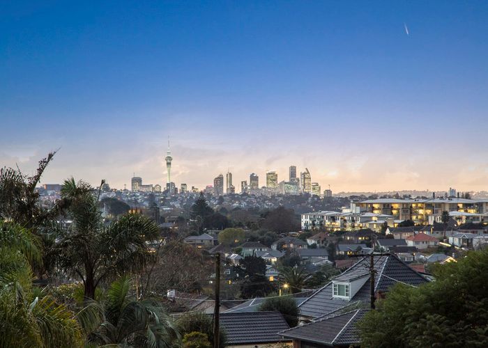  at 2/68 St Johns Road, Meadowbank, Auckland