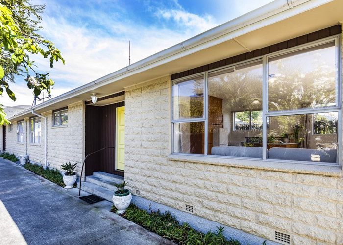  at 2/69 Wiggins Street, Sumner, Christchurch
