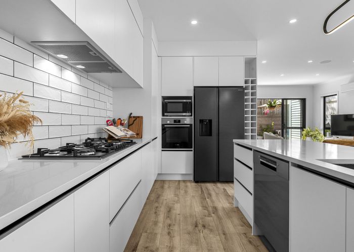  at 562D Beach Road, Rothesay Bay, North Shore City, Auckland