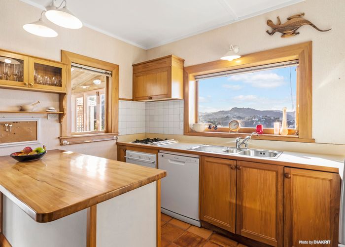  at 2 Bruce Avenue, Brooklyn, Wellington